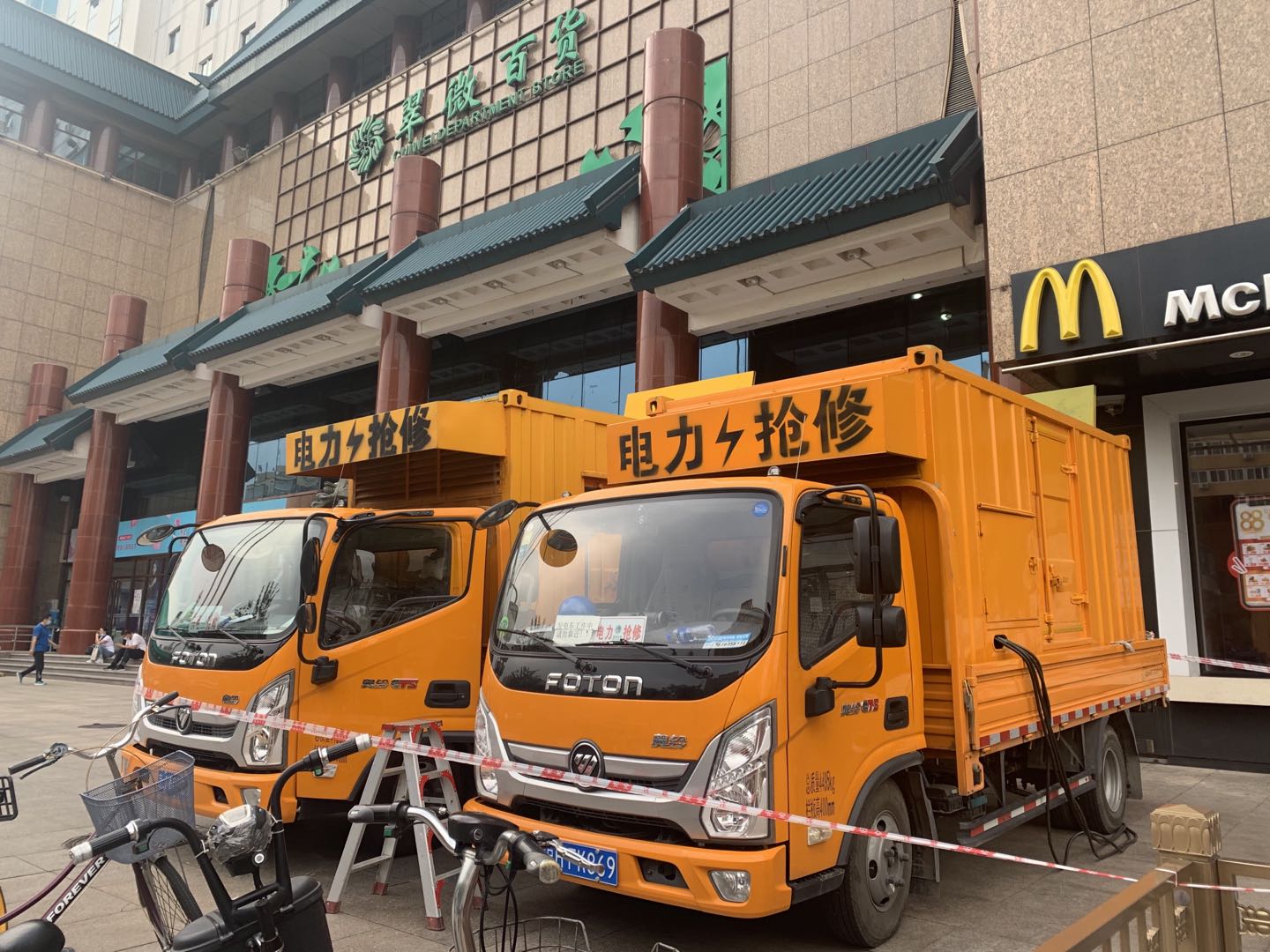 北京靜音發(fā)電車出租，400kw發(fā)電車出租