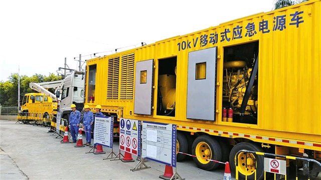 今天300kw發(fā)電機(jī)出租，為豐臺(tái)小區(qū)電力改造供電